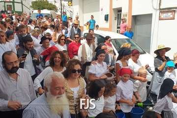  La chiquillería se purifica contra la pandemia en Lomo Magullo/Francisco Javier Santana.